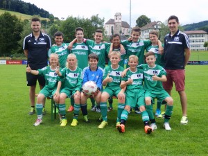 Hinten v.li.: Florian Schnetzer (Co-Trainer), Alessio Weber, Samuel Weber, David Jäkle, Miguel Kopf, Vincent Walter, Luca Messmer, Arian Steiner (Trainer). Vorne v.li.: Xenia Wörner, Celine Steiner, Moritz Klugmann, Erik Brucher, John Mellert, Marcel Wölfle.